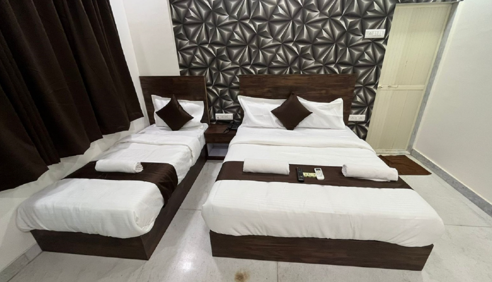 Hotel Plaza Rooms - Prabhadevi Dadar