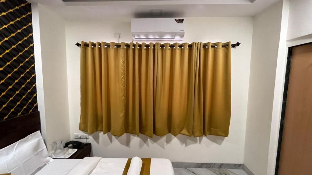 Hotel Plaza Rooms - Prabhadevi Dadar Duplex Quadruple Room 3