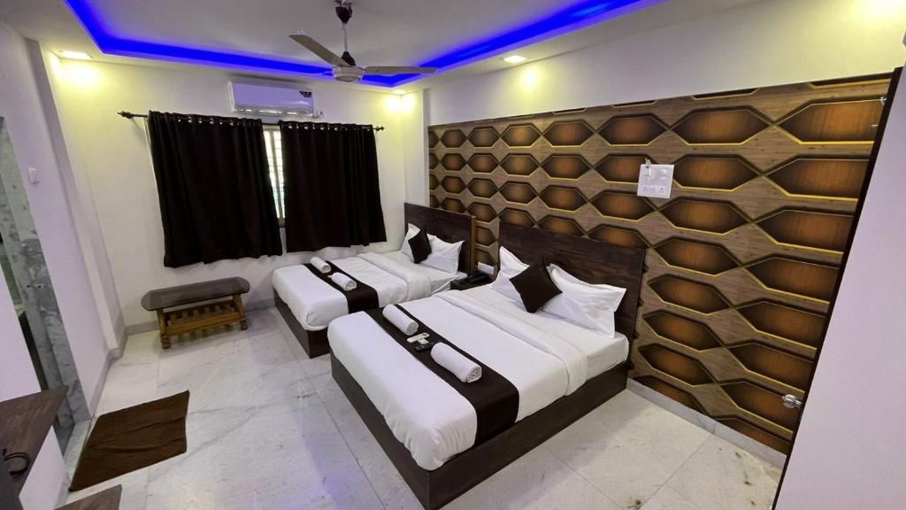 Hotel Plaza Rooms - Prabhadevi Dadar Deluxe Triple Room 2