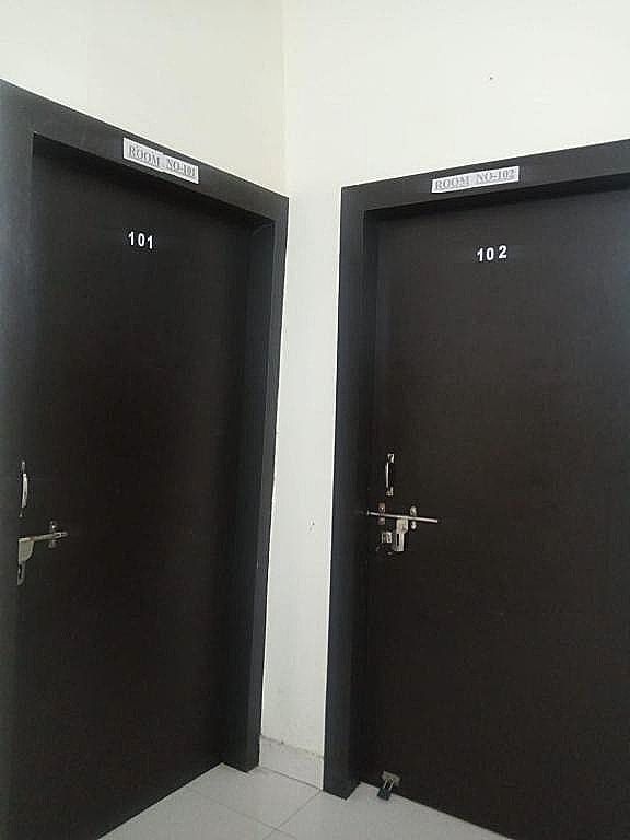 STAYMAKER Ganapati Guest House Standard Double Room with Fan 9