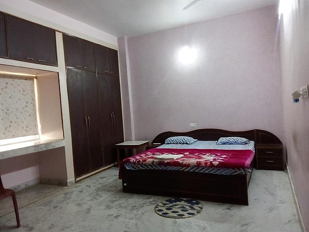 STAYMAKER Ganapati Guest House Standard King Room 2