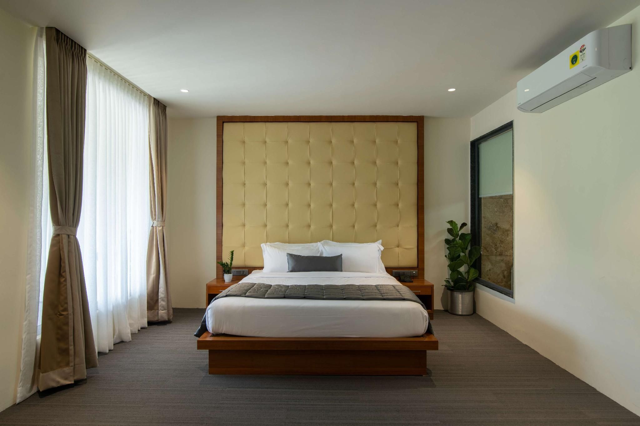 Aroma - King Bedroom