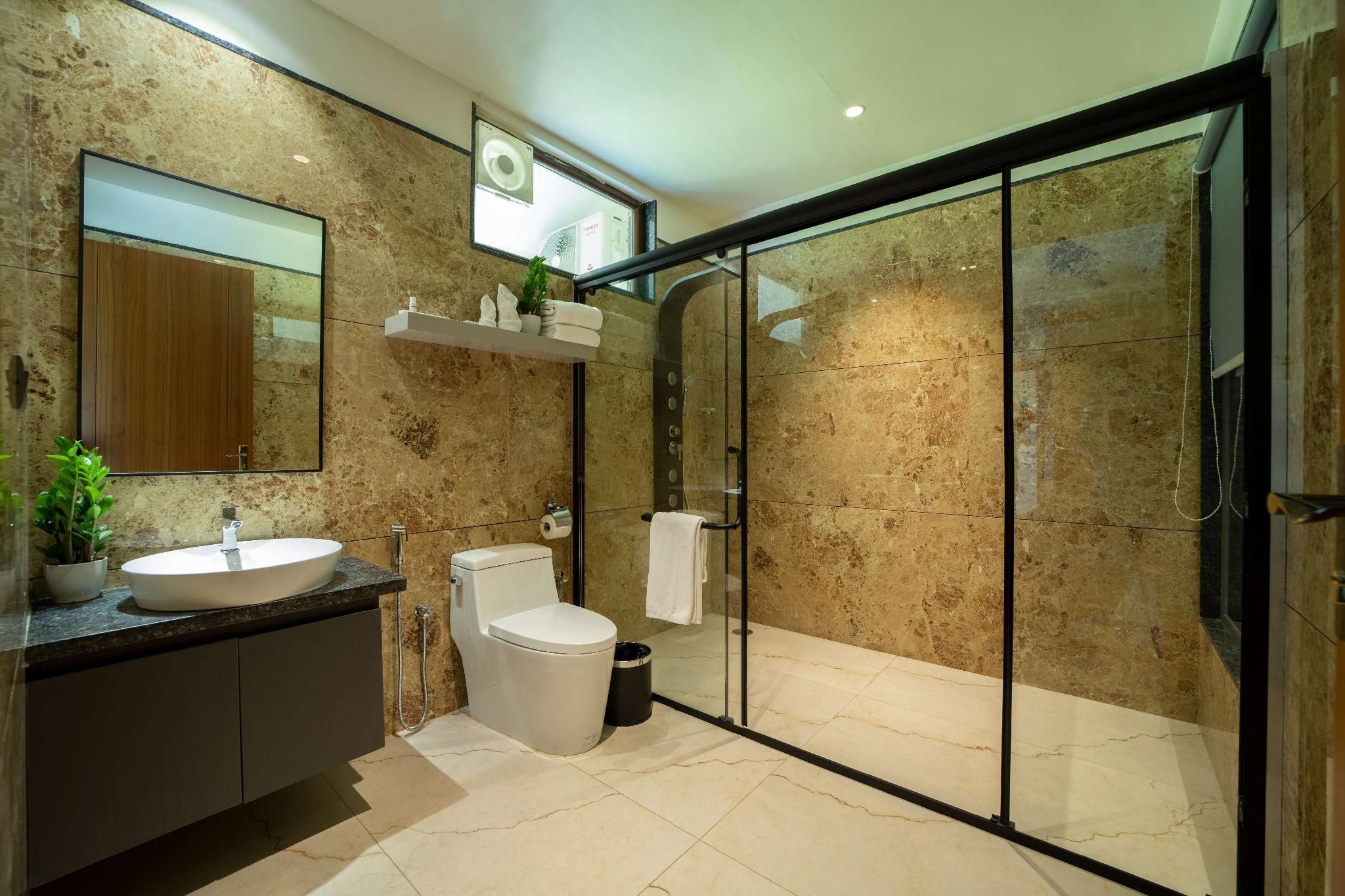 Aroma - King Bedroom