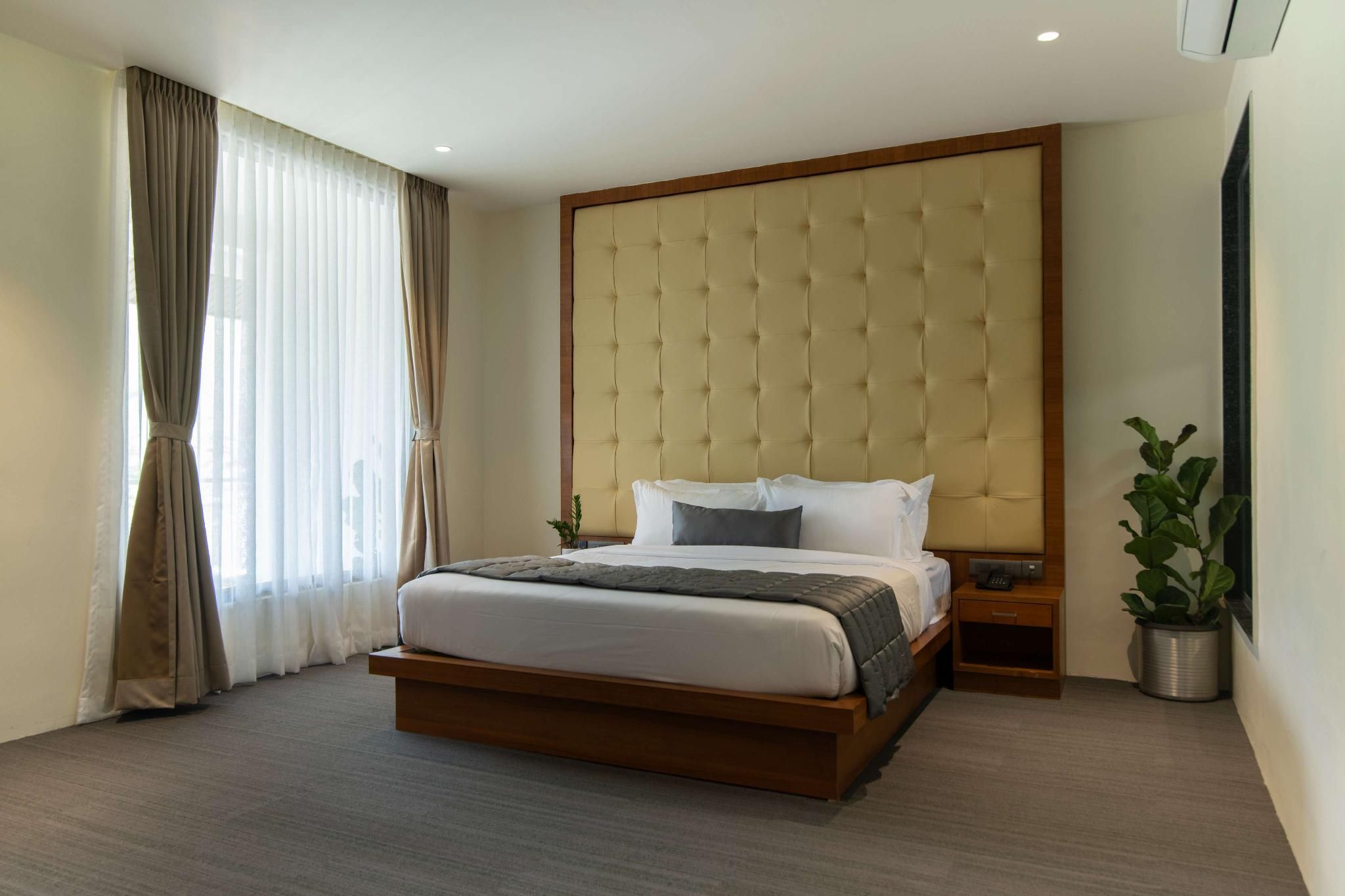 Aroma - King Bedroom