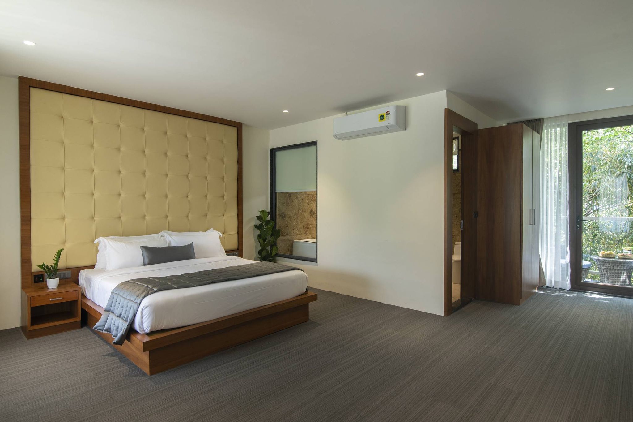 Aroma - King Bedroom