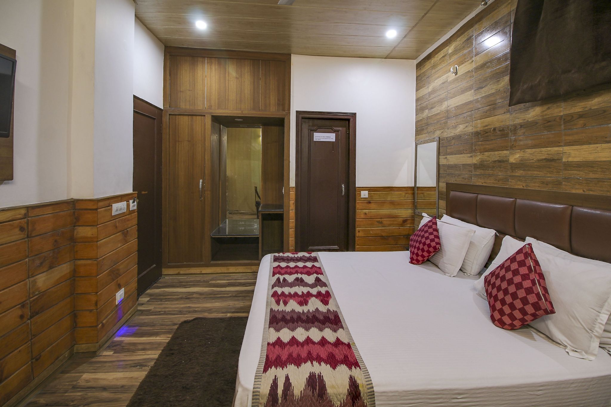 Hotel Divyansh by Vrb Hotels Superior Room Non View 9