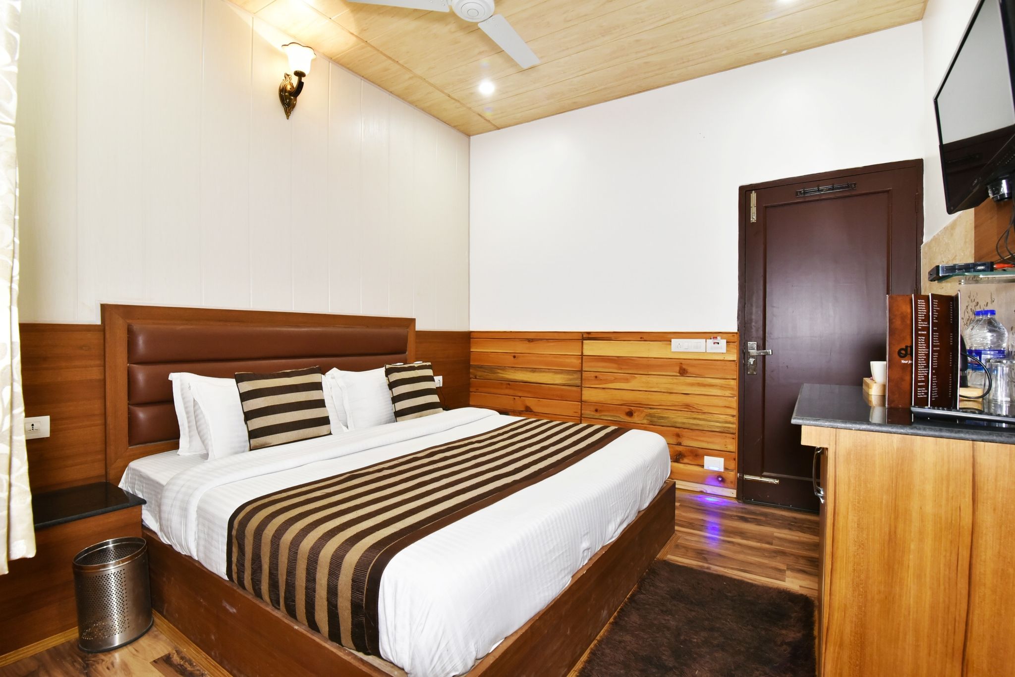 Hotel Divyansh by Vrb Hotels Superior Room Non View 5