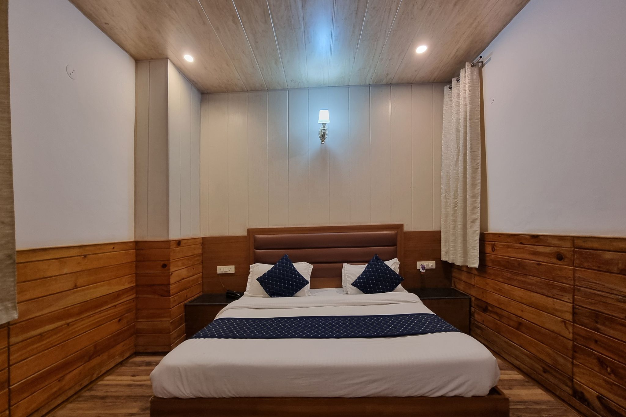 Hotel Divyansh by Vrb Hotels Superior Room Non View 15