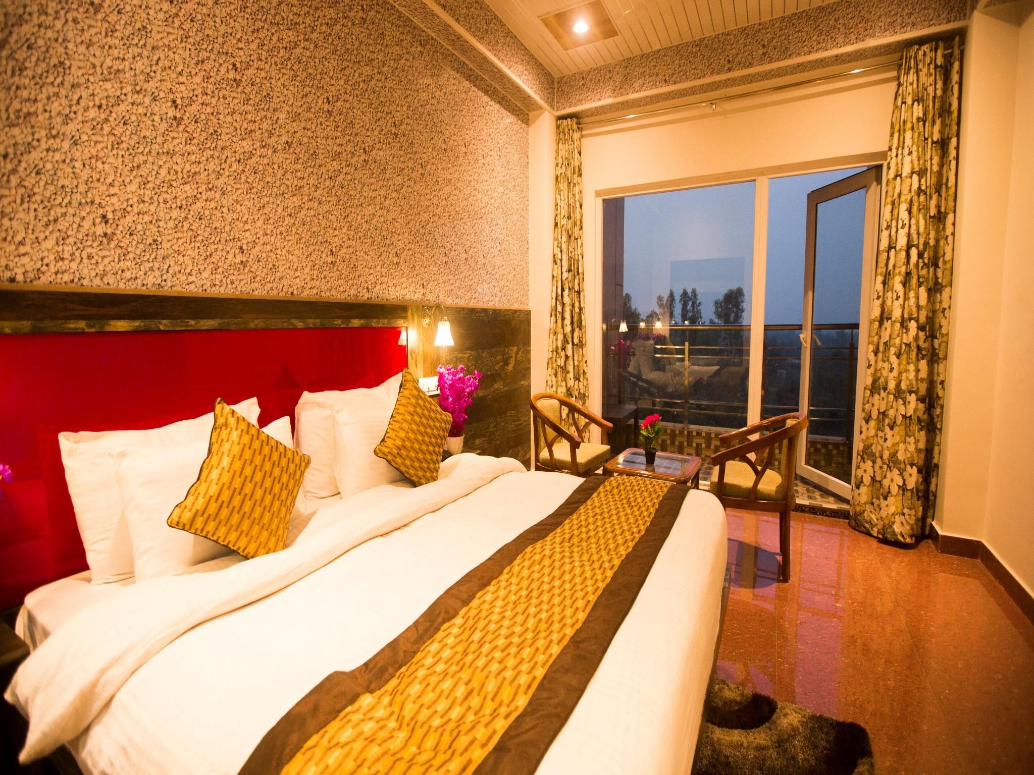 Hotel Kings Regency Luxury Room 7