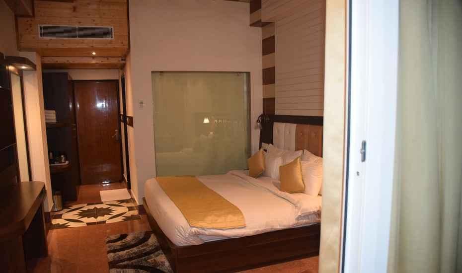 Hotel Kings Regency Deluxe Room 3