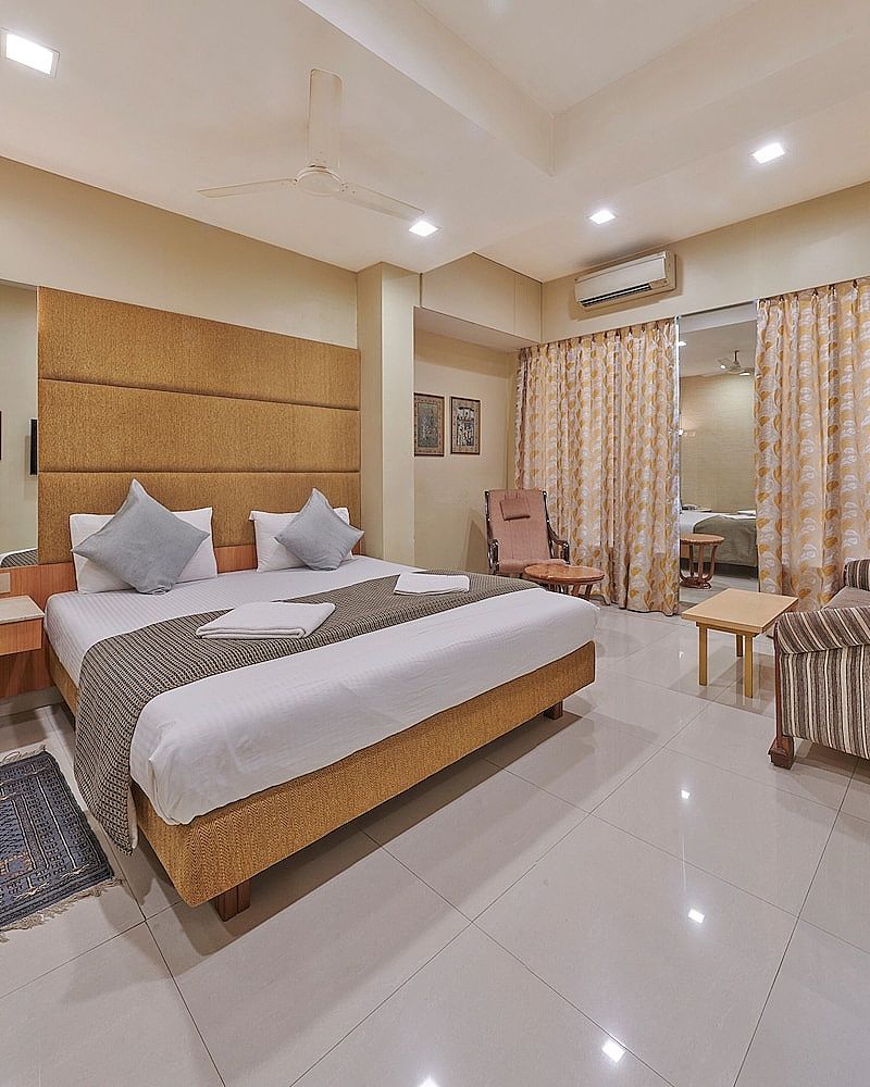 undefined Bentley Hotel, Marine Drive 5