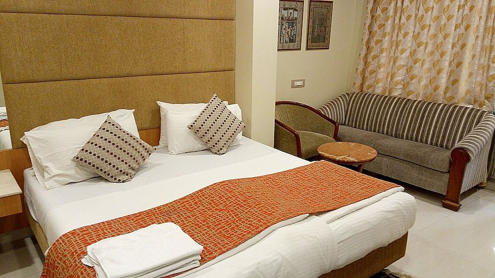 Bentley Hotel, Marine Drive Deluxe Rooms 7