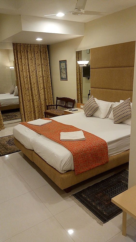 Bentley Hotel, Marine Drive Deluxe Rooms 9