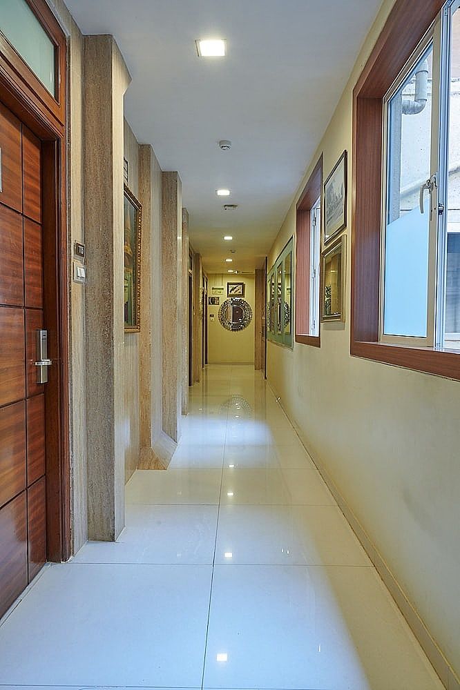 undefined Bentley Hotel, Marine Drive 4