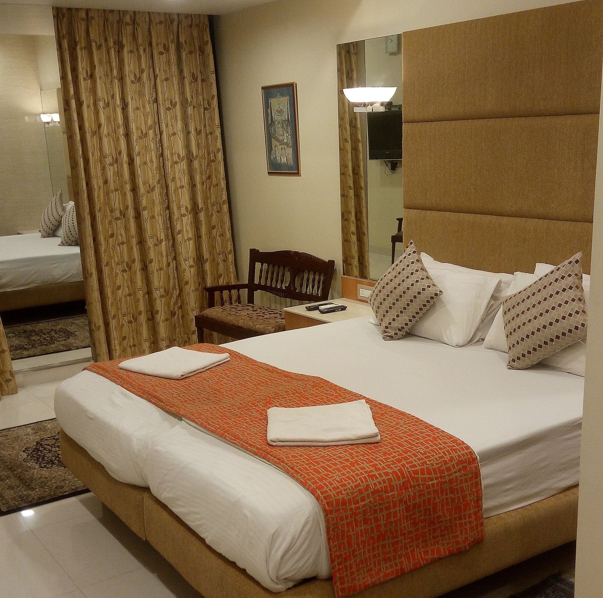 Bentley Hotel, Marine Drive Deluxe Rooms 3