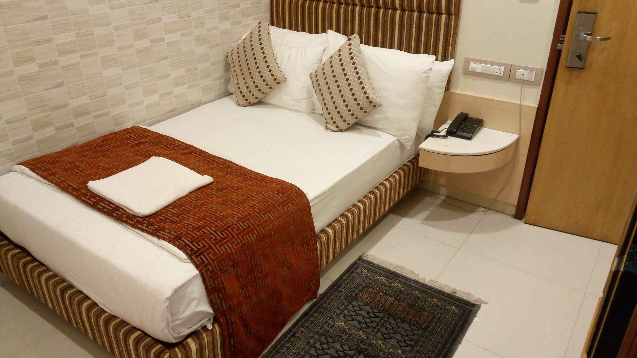 Bentley Hotel, Marine Drive Deluxe Rooms 2