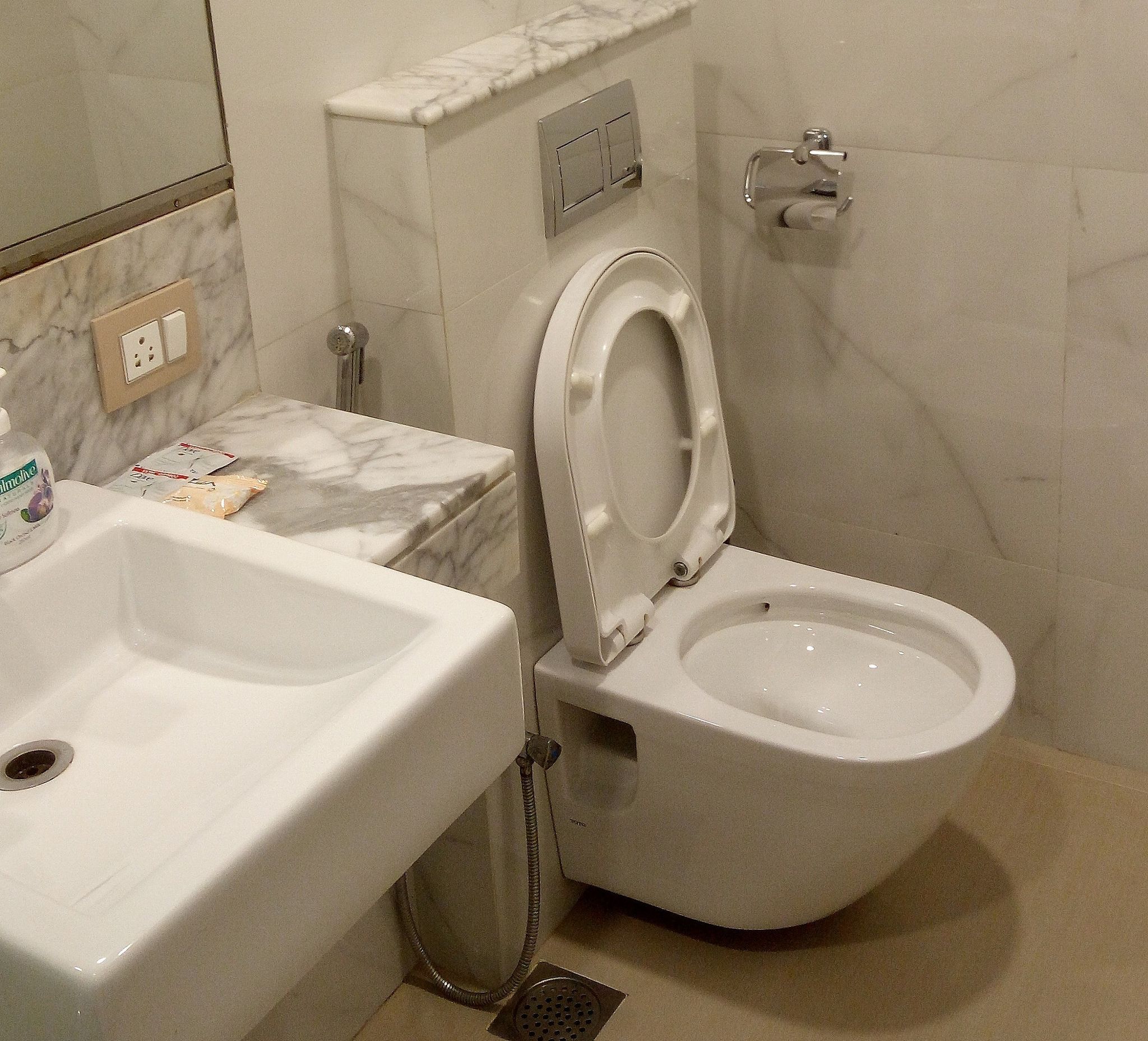 Bentley Hotel, Marine Drive Deluxe Rooms 12