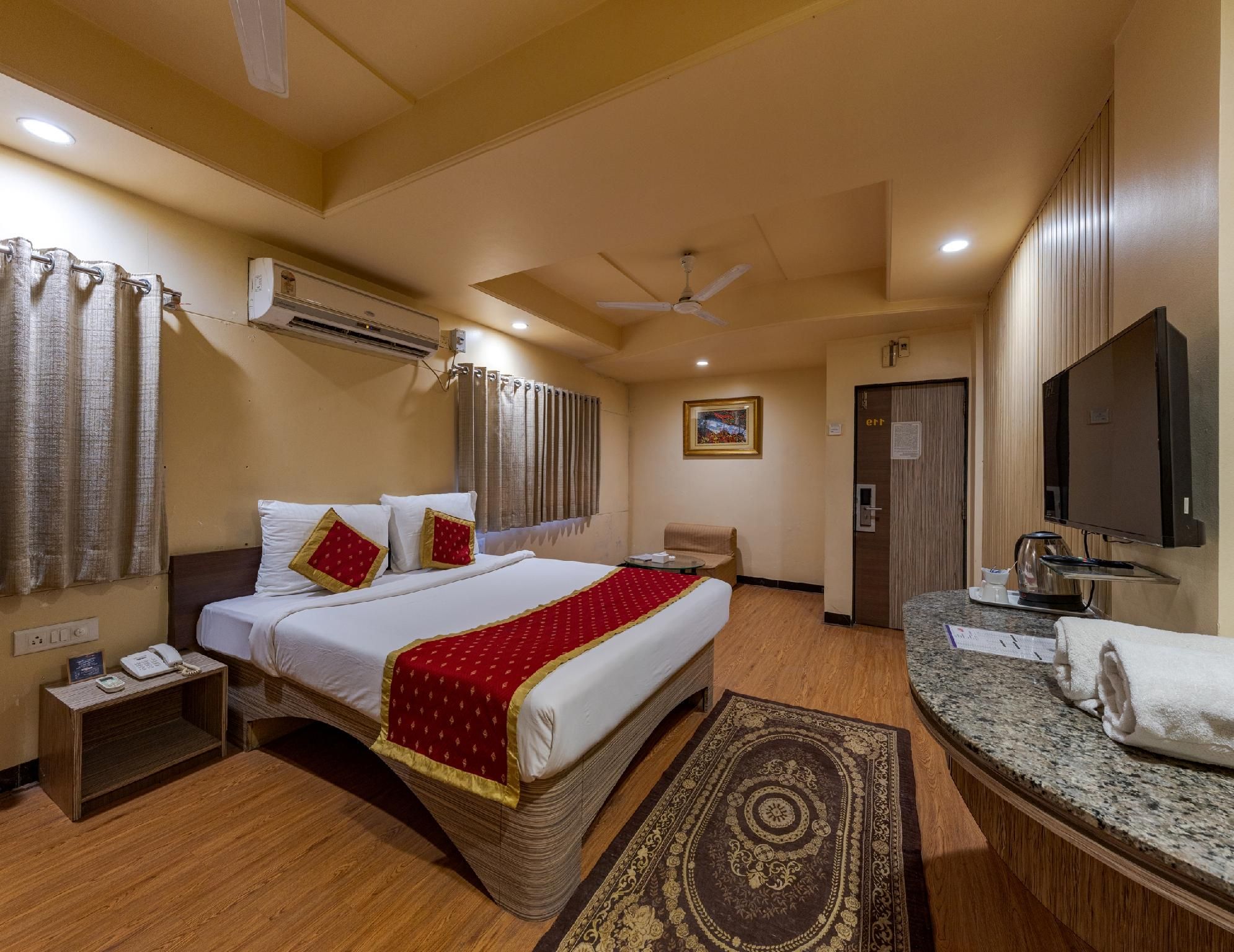 Deluxe Room AC