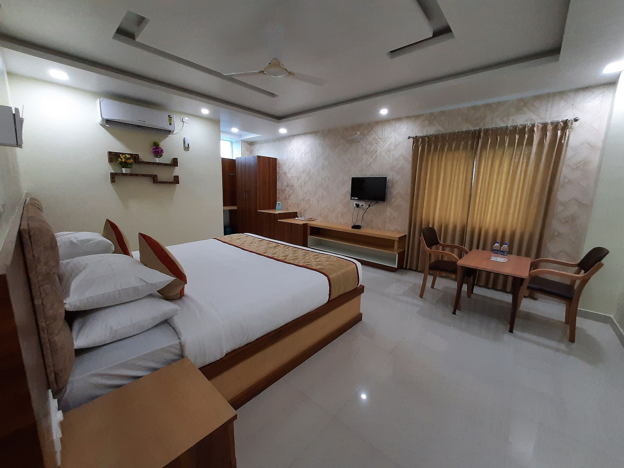 Hotel 8th Mile Suites - Duplicate Suite Room