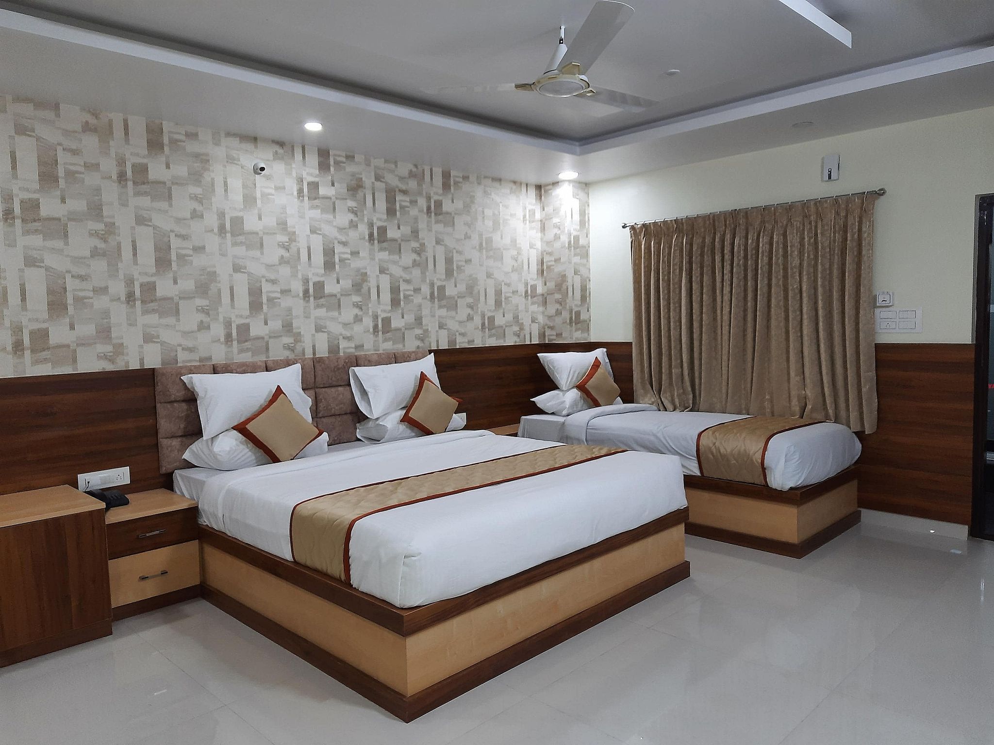 Hotel 8th Mile Suites - Duplicate Executive Triple Bed Room 4