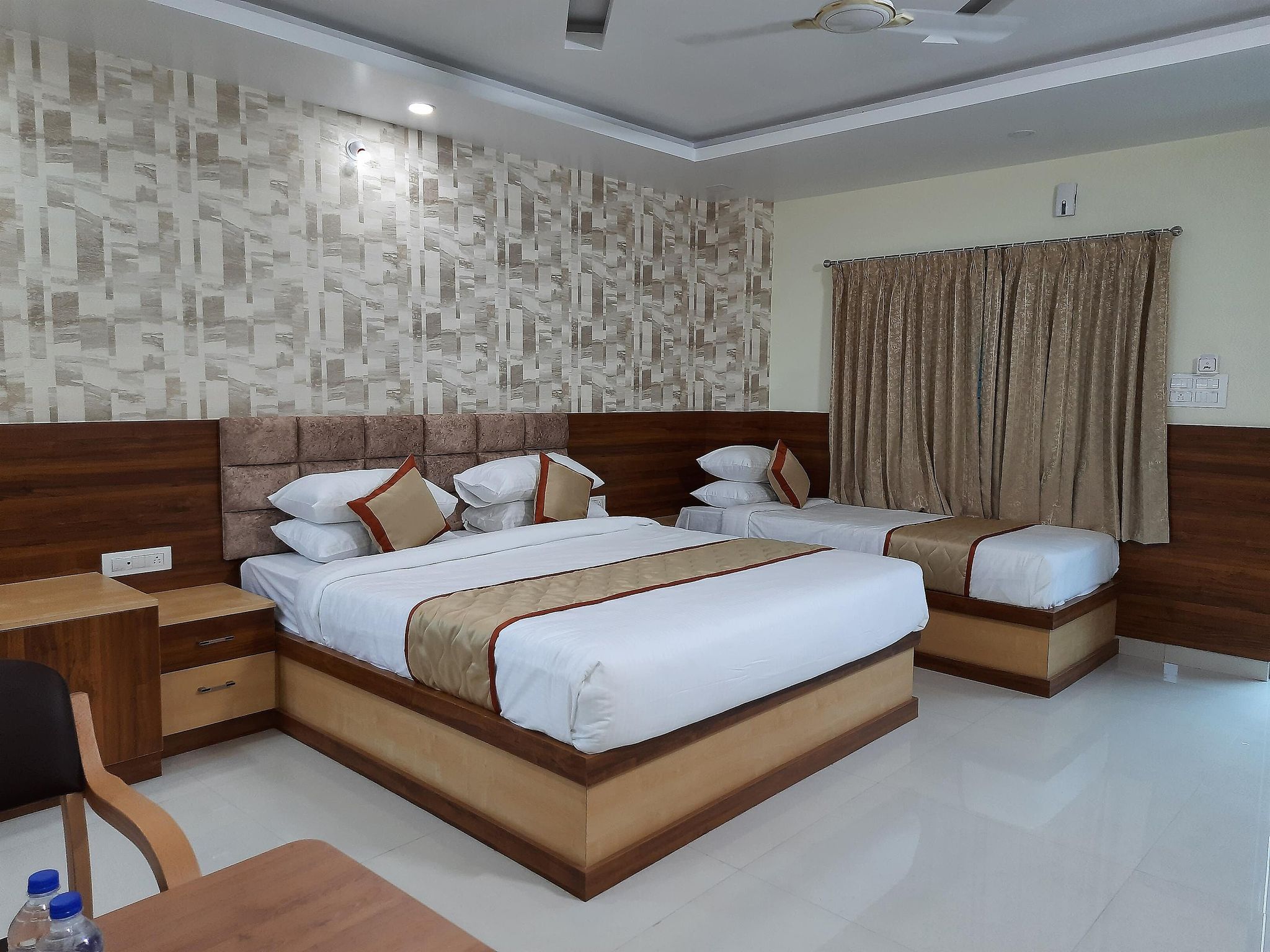Hotel 8th Mile Suites - Duplicate Executive Triple Bed Room 5