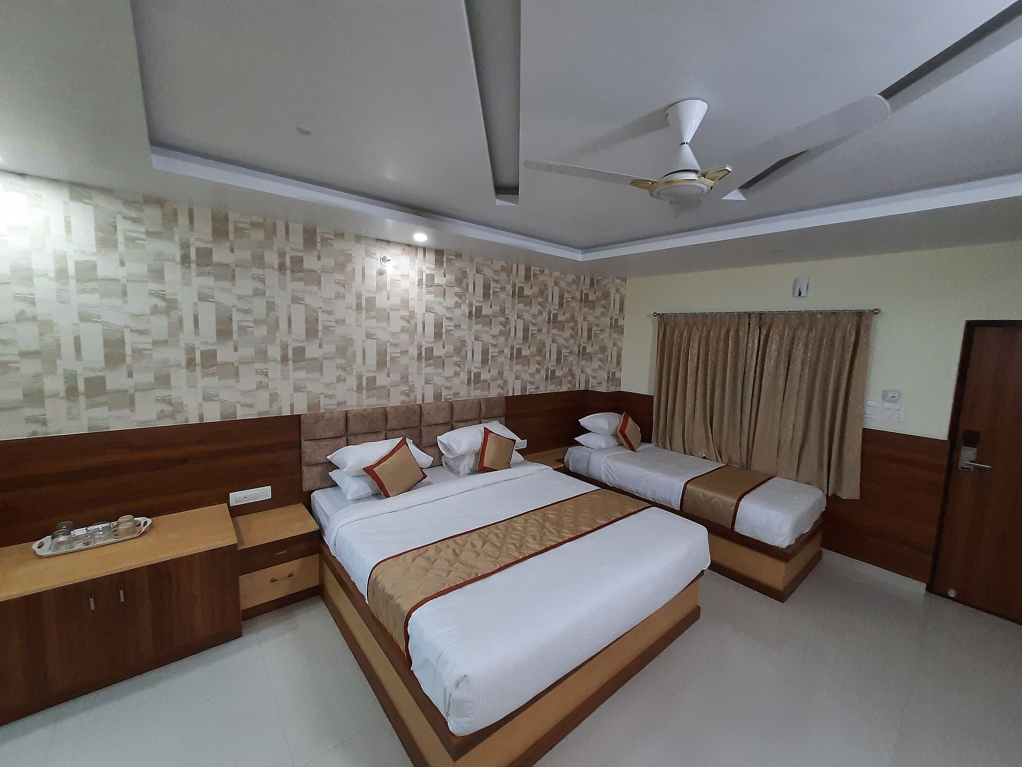Hotel 8th Mile Suites - Duplicate Executive Triple Bed Room 3