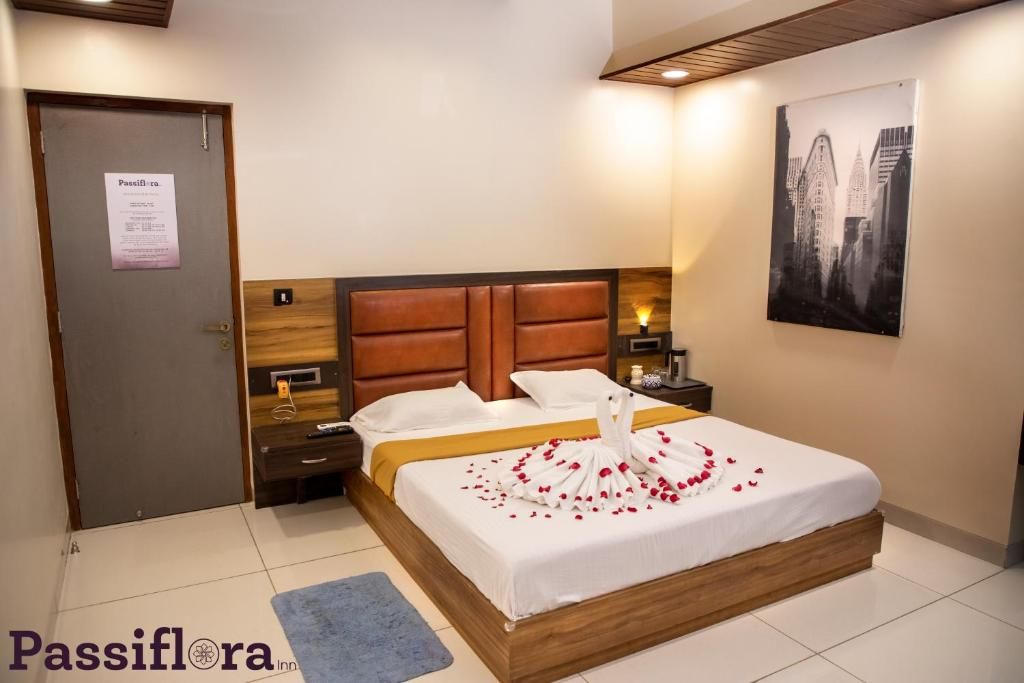 undefined Passiflora Inn 7