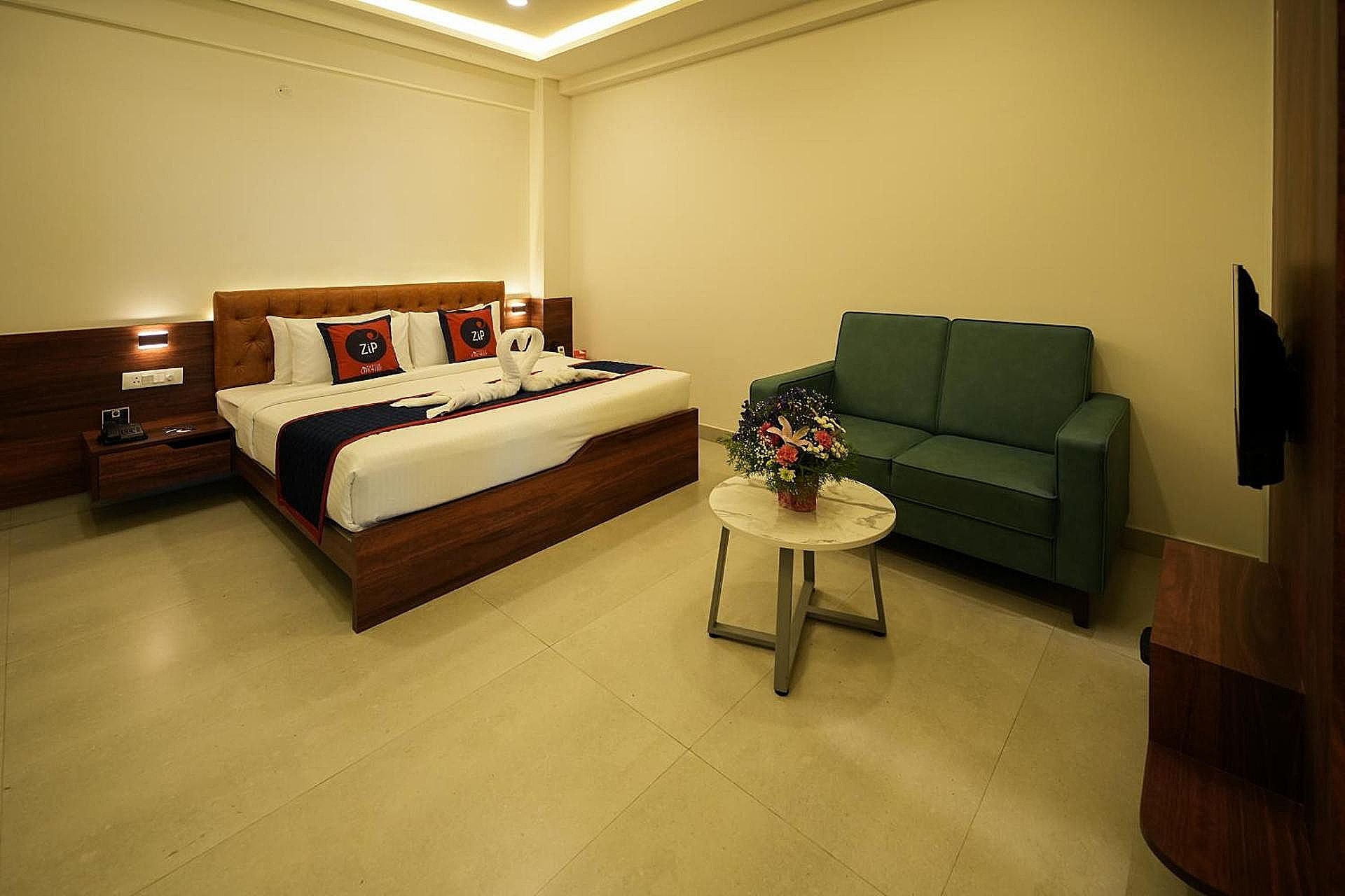 Zip By Spree Hotels Purple Orchid Superior King Room