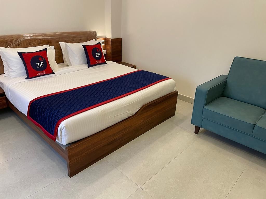 Zip By Spree Hotels Purple Orchid Superior King Room 3