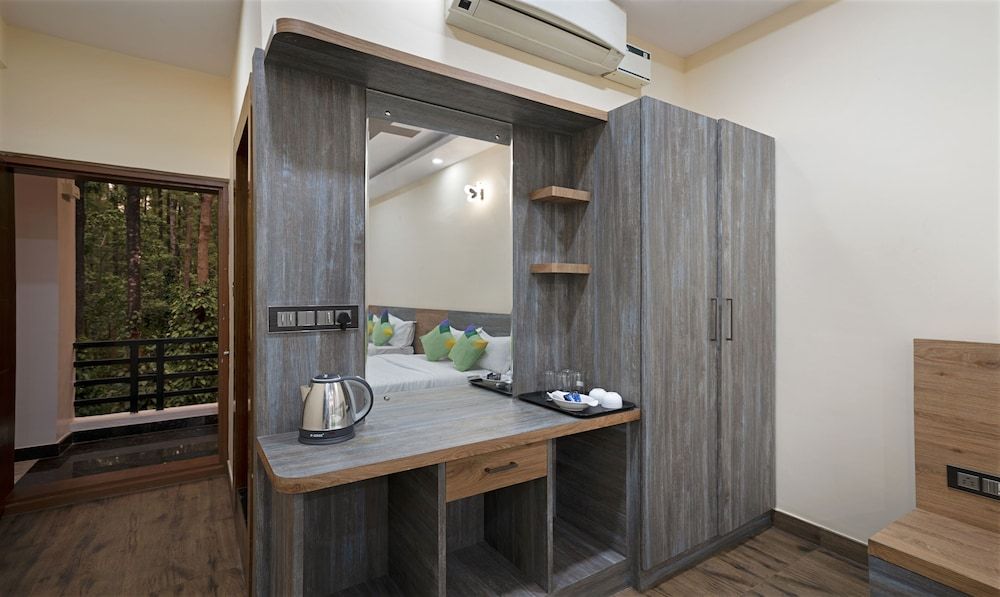 Treebo 3C Comforts Deluxe Double Room 7