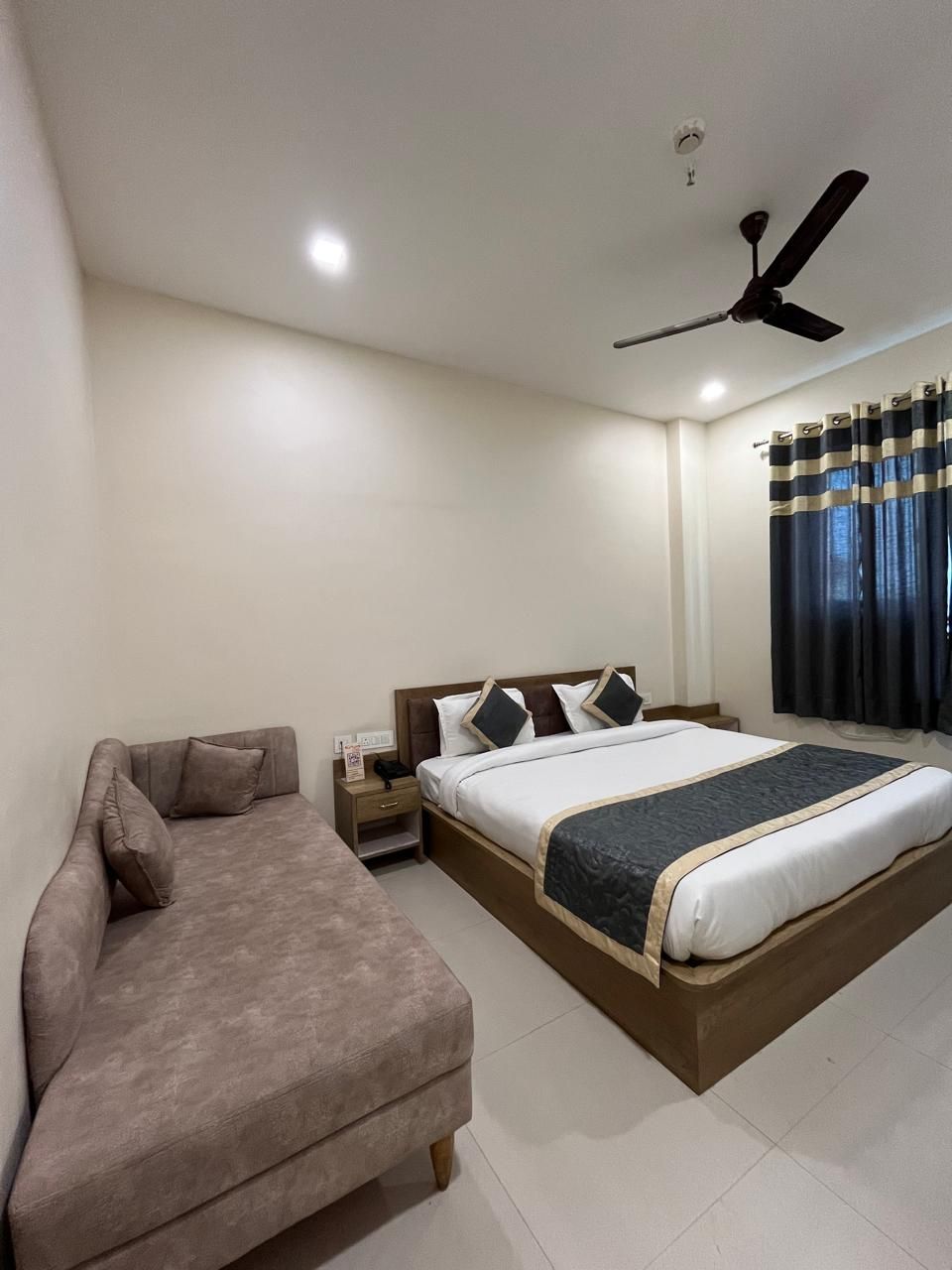 HOTEL KAVANA Super Deluxe 2