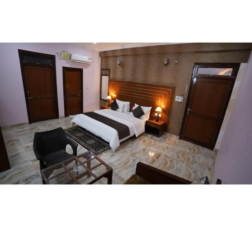 HR Dukes Den Resort Deluxe Room 3