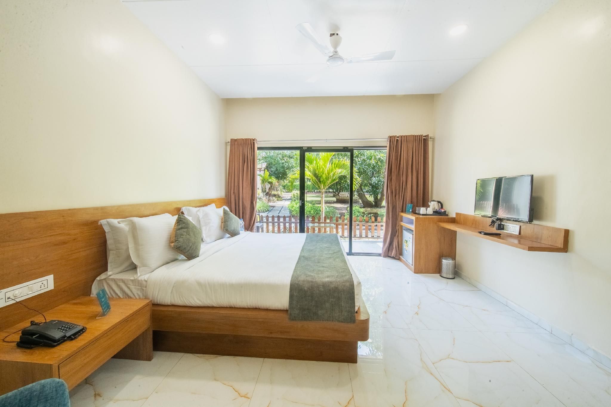 Pinewood Resort Club Room Garden View  2