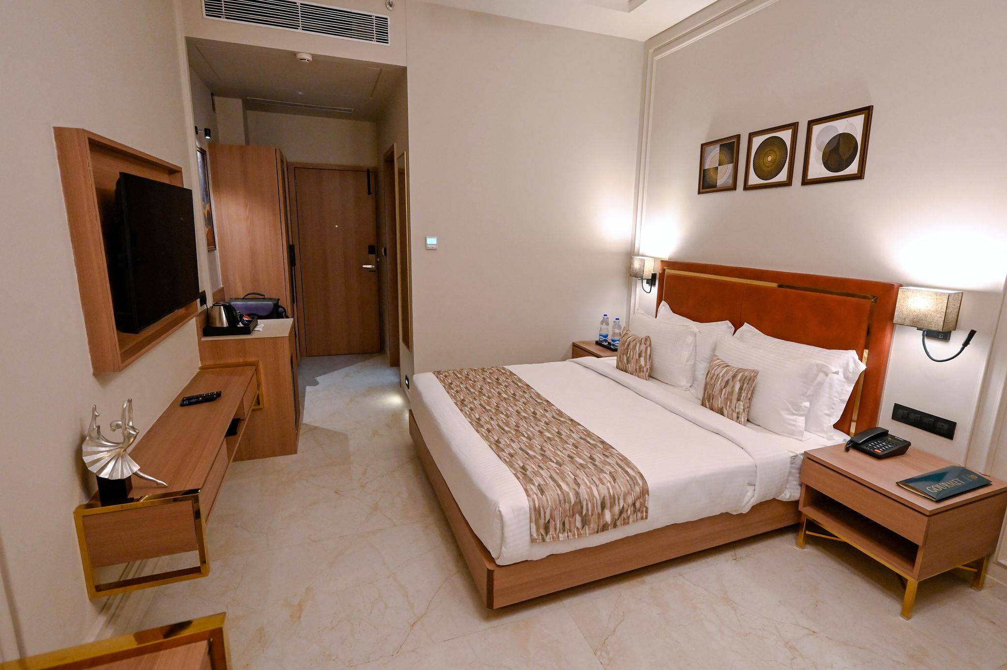 Kings Kraft The Park Executive Hotel Jamnagar Cozy Room