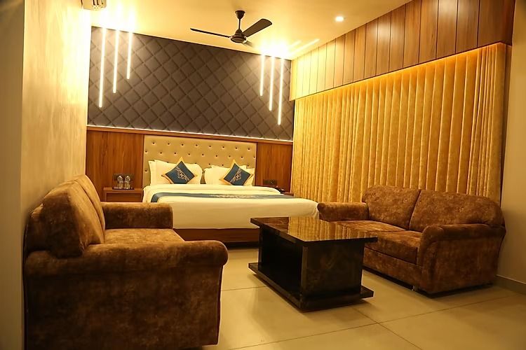 Hotel Holiston Luxury Double Bed Room 3