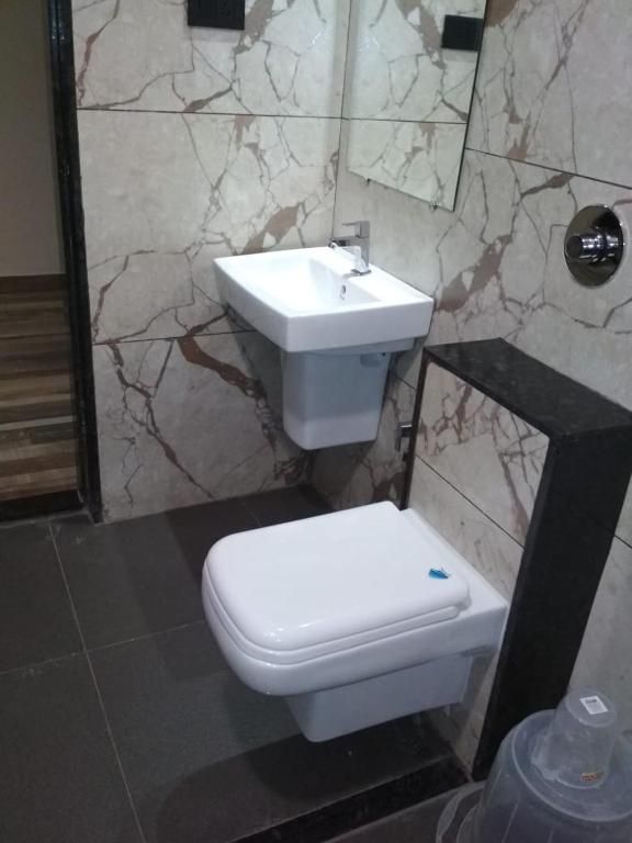 Laxman Residency Deluxe Double AC 4