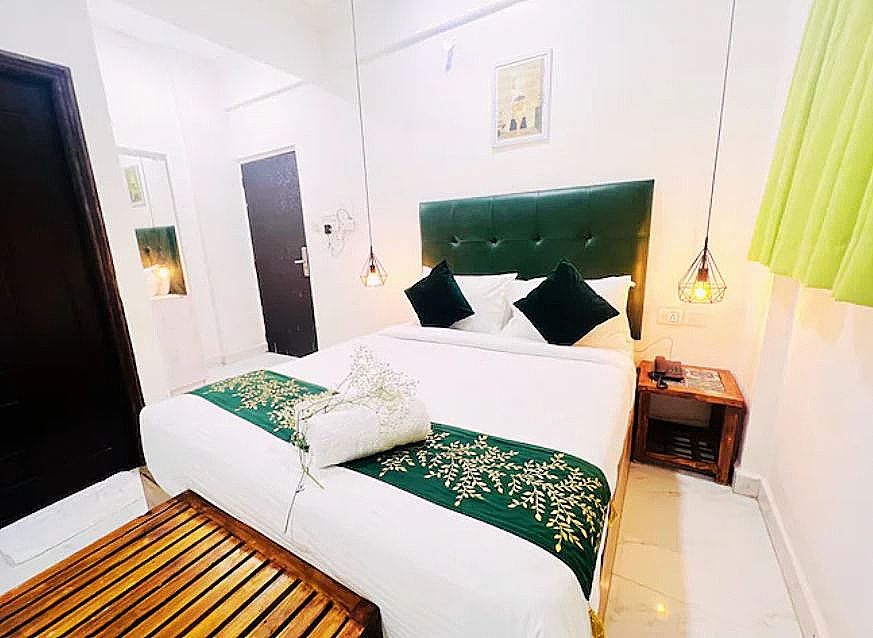 Deluxe Non Balcony ( Rooms In Basement )