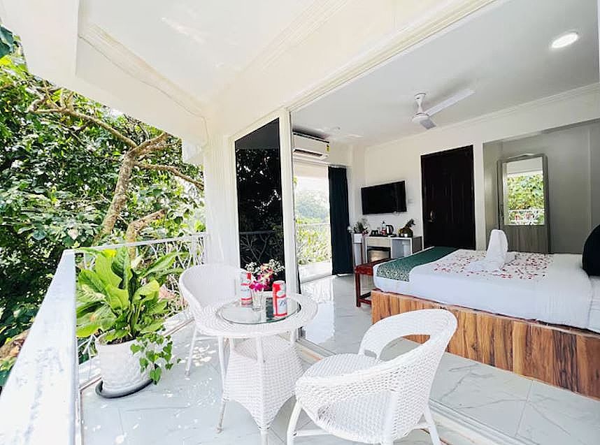 Luxury Room (Pool View)