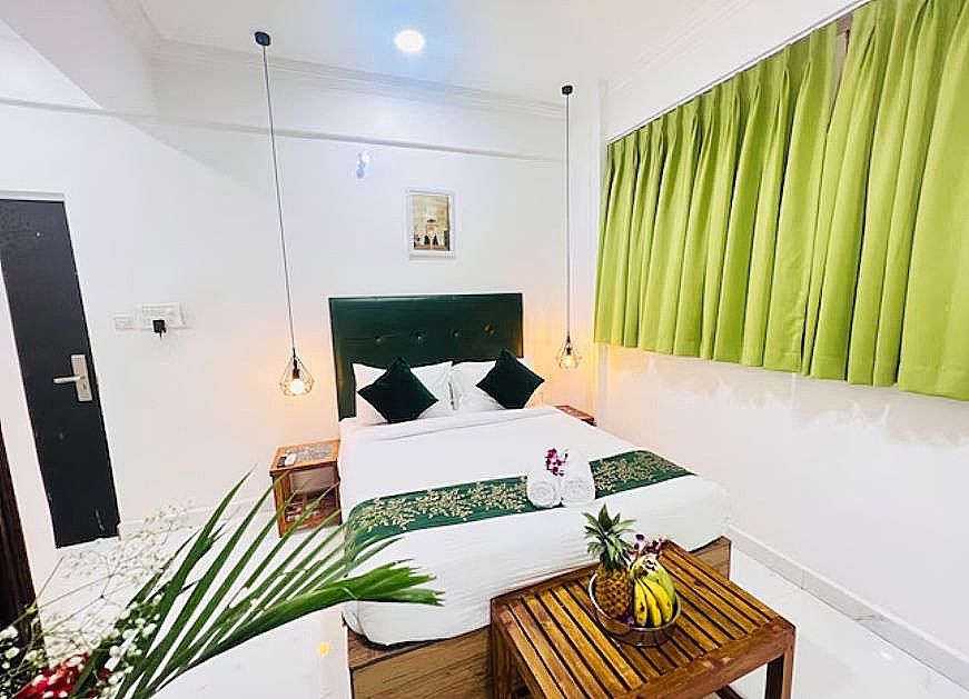 Deluxe Non Balcony ( Rooms In Basement )