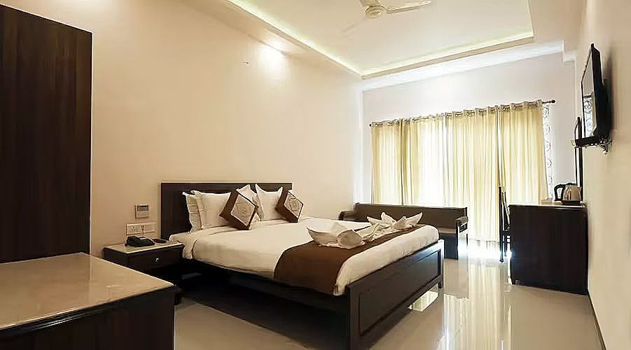 Superior Hill view with Balcony