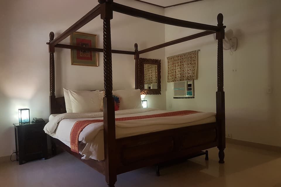Ratan Villas Luxury Cottage Bedroom Garden View 2