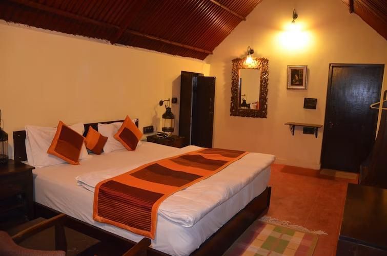 Family Cottage Bedroom with living room (rate for 4 guests)