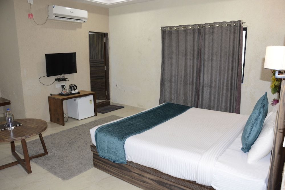 Achal Resort Deluxe AC Room 17