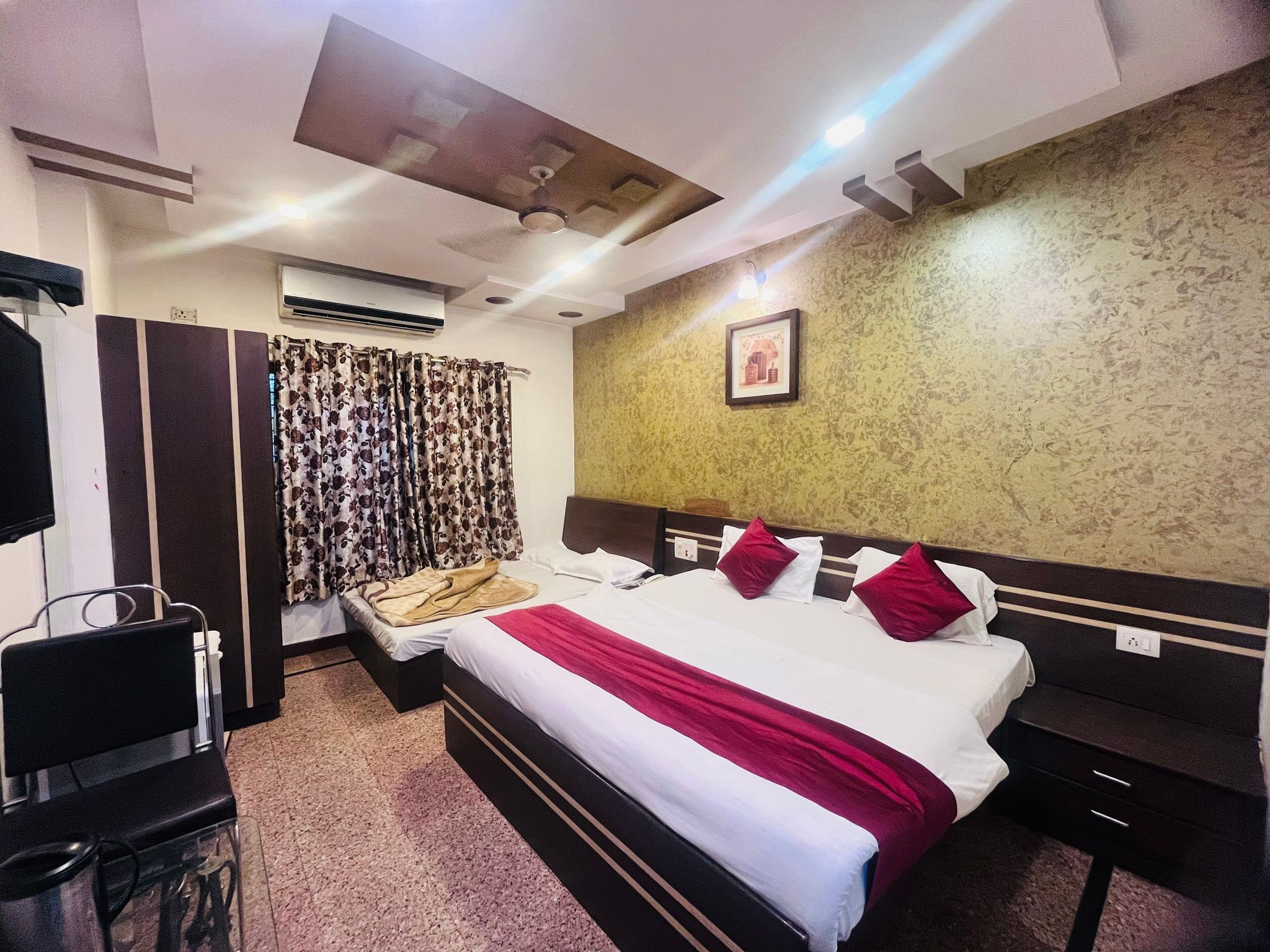 Deluxe Triple Bed AC Room