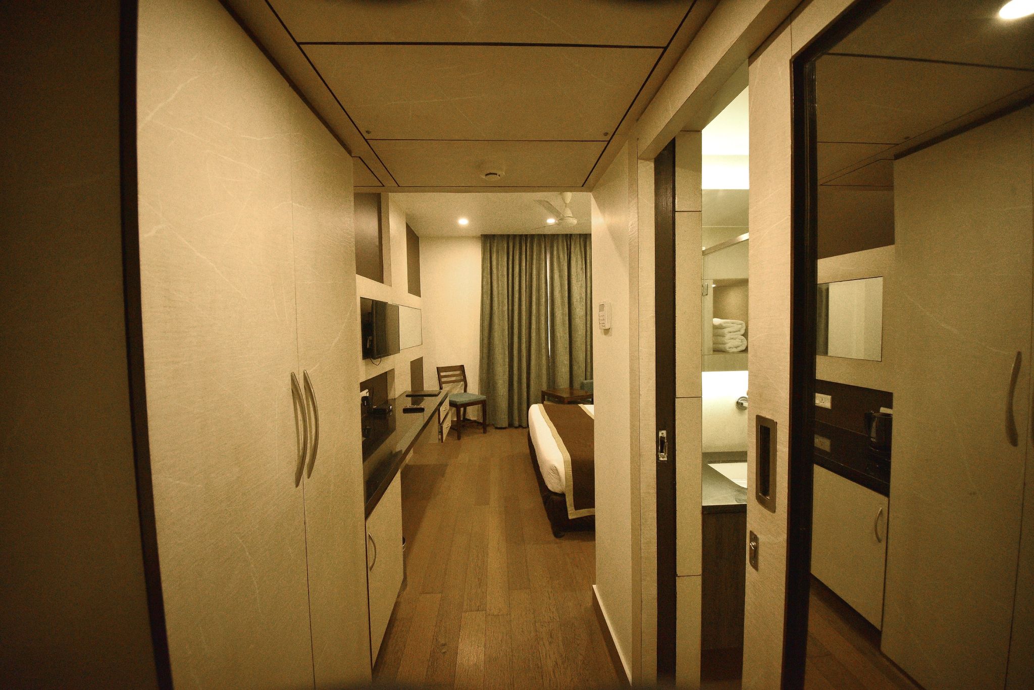 Hotel Las Vegas Deluxe Room 8