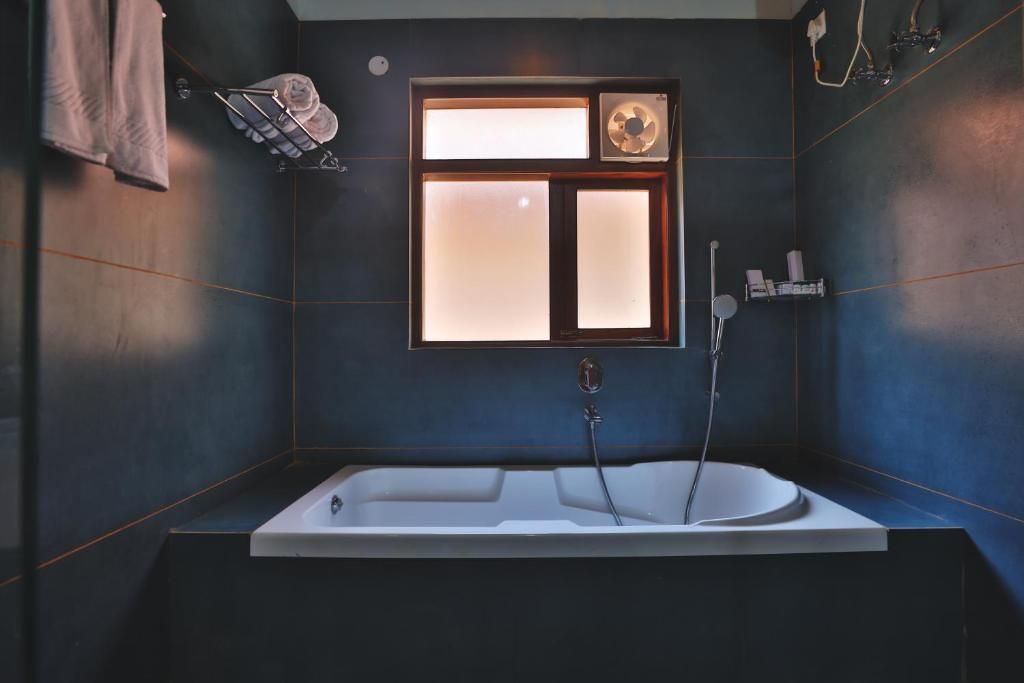 Hill Crest Resort - Coorg Deluxe Cottage 6