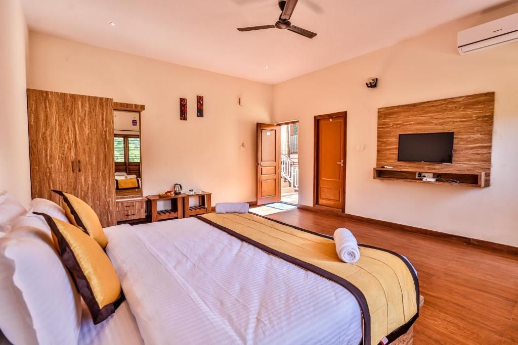 Hill Crest Resort - Coorg Deluxe Room with View 5