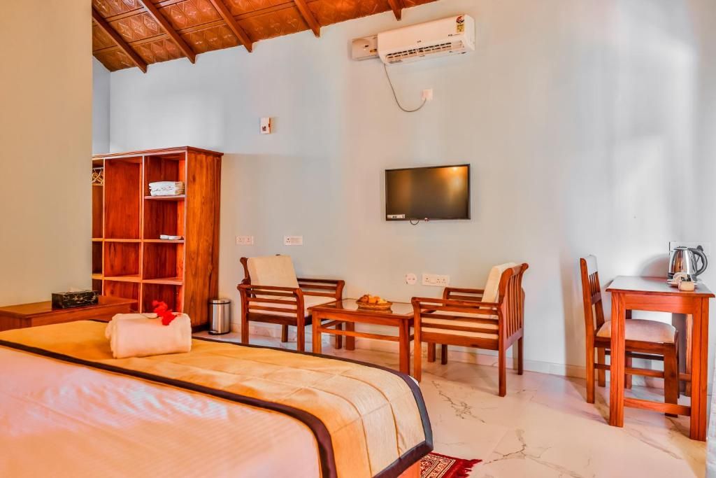 Hill Crest Resort - Coorg Deluxe Cottage 8