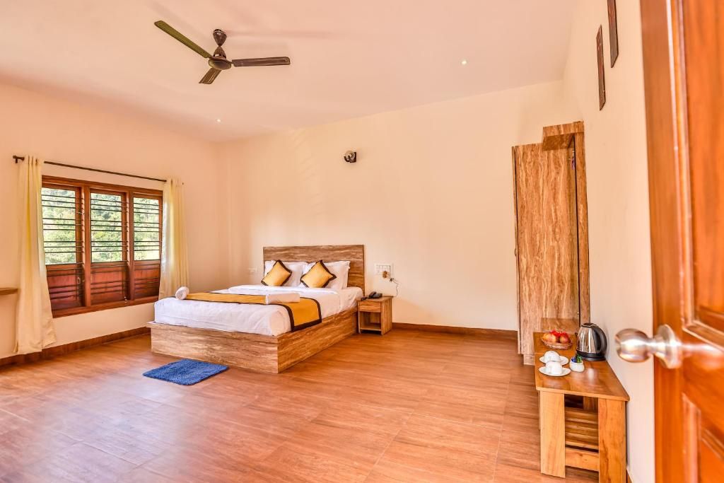 Hill Crest Resort - Coorg Deluxe Room with View 2