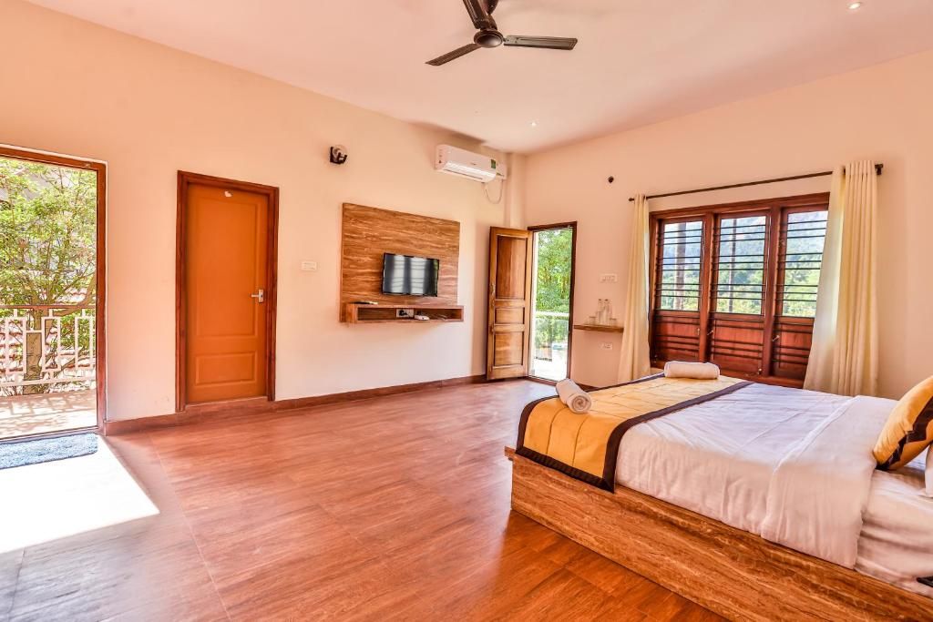 Hill Crest Resort - Coorg Deluxe Room with View 4